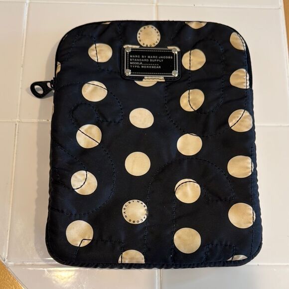 Marc by Marc Jacobs Quilted Nylon Tablet Case - Picture 1 of 7